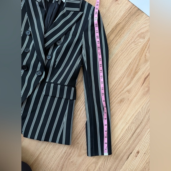 Veronica Beard $650 Miller Dickey Blazer Jacket Pinstripe Black White Size 2 - Picture 7 of 12